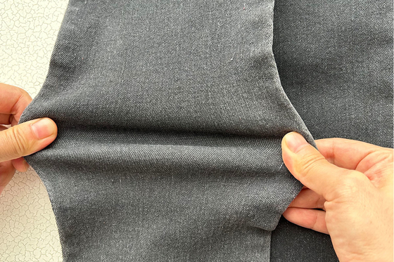 10 Oz Precio competitivo Precio agudo Color gris para hombre Jean estiramiento Tejido de denim de fábrica de China