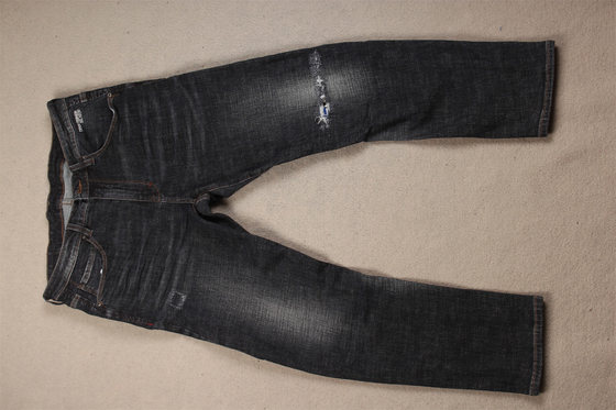 Tejido de denim de alta calidad negro oscuro de color cruzado de estiramiento de estiramiento de estiramiento para hombres jeans