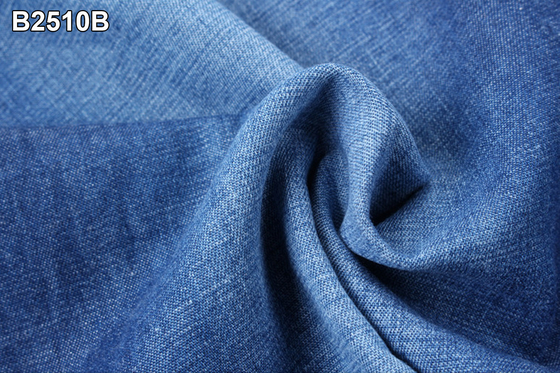 la tela del dril de algodón de la camisa de algodón 32S peinó el material de las camisas de Siro Spun Light Weight Denim
